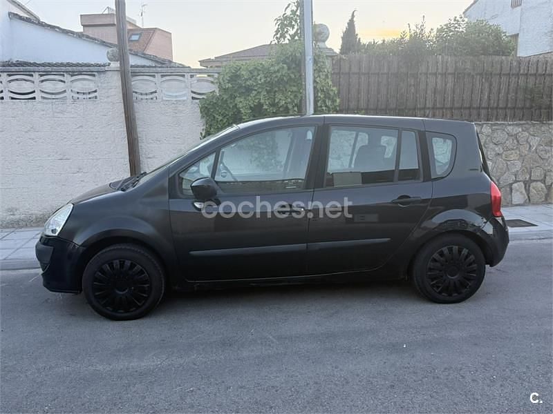 Usado Renault Grand Modus Authentique 65 CV (47 kW) 2010 Negro Monovolumen