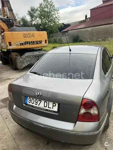 Usado VW Passat Edition 130 CV (95 kW) 2005 Gris / plata Berlina