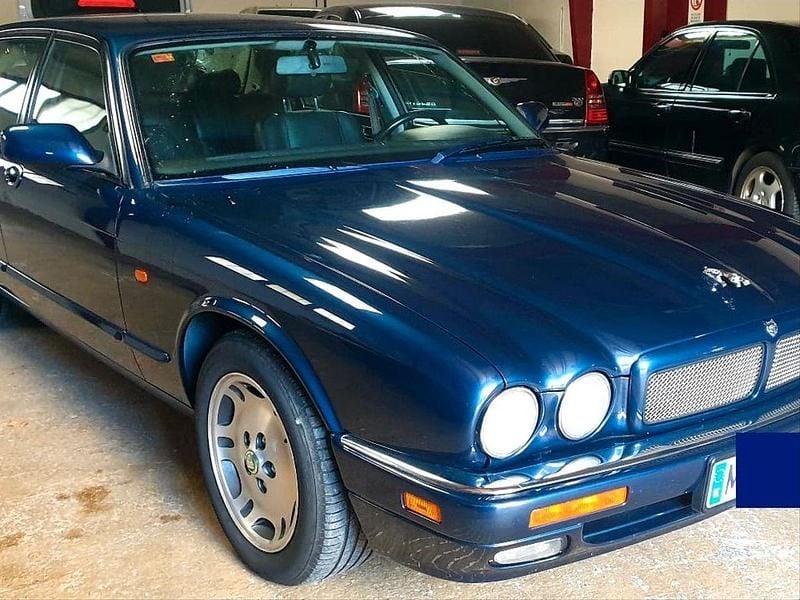 Usado Jaguar XJ 245 CV (180 kW) 1995 Azul Berlina