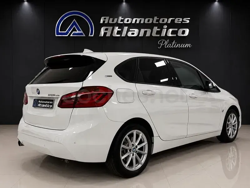 Usado BMW 225 Active Tourer iPerformance 224 CV (164 kW) 2019 Blanco Monovolumen
