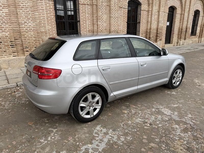 Usado Audi A3 Ambiente 105 CV (77 kW) 2010 Gris / plata Utilitario