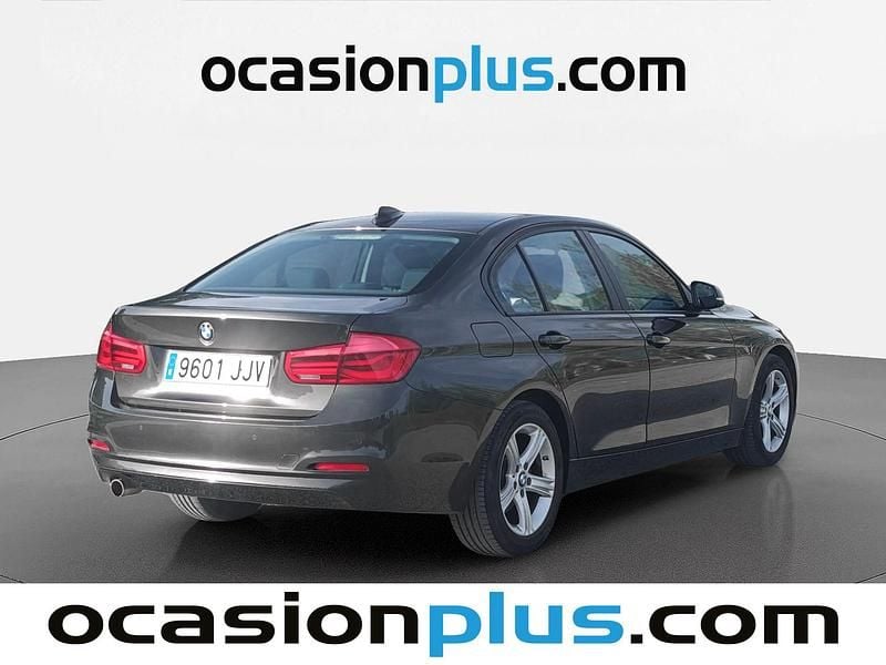 Usado BMW 318 150 HP (110 kW) 2015 Preto Sedan