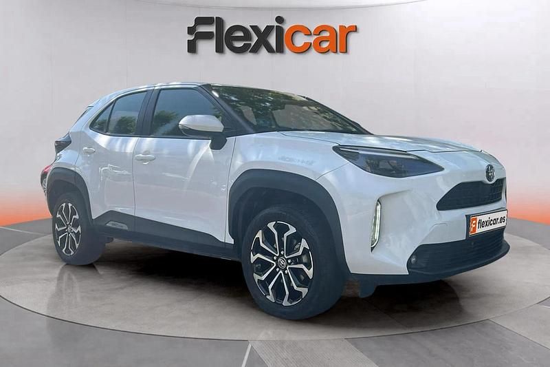 Blanco Usado 2024 Toyota Yaris Hybrid Active | 23.690 € (Un poco caro) - Imagen 1/4