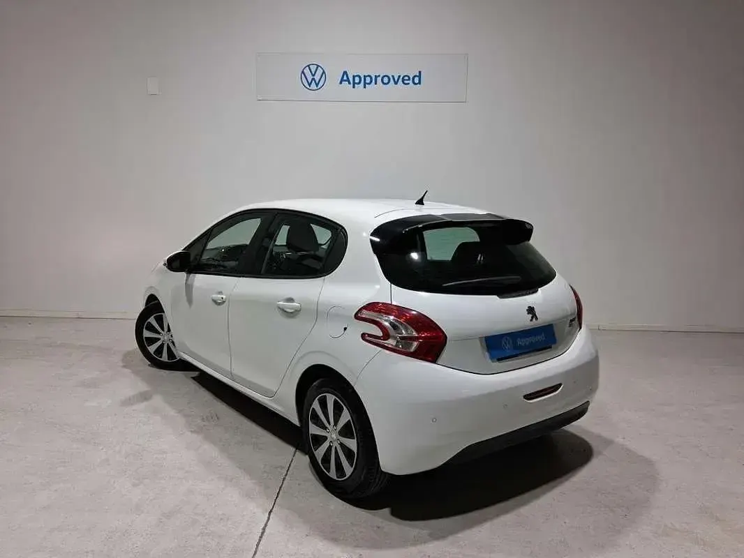Usado Peugeot 208 Active 68 CV (50 kW) 2013 Blanco Utilitario