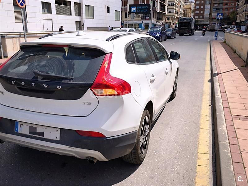 Begagnad Volvo V40 CC 152 HK (111 kW) 2019 Vit Kombi