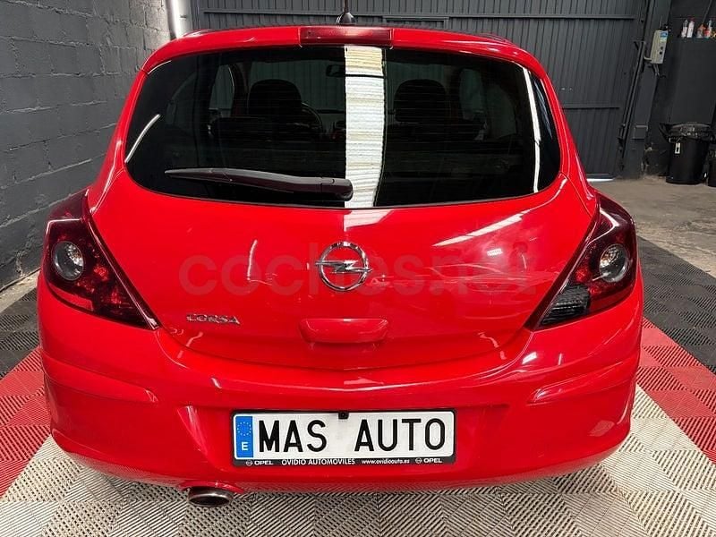 Usado Opel Corsa Selective 100 CV (73 kW) 2011 Rojo Utilitario