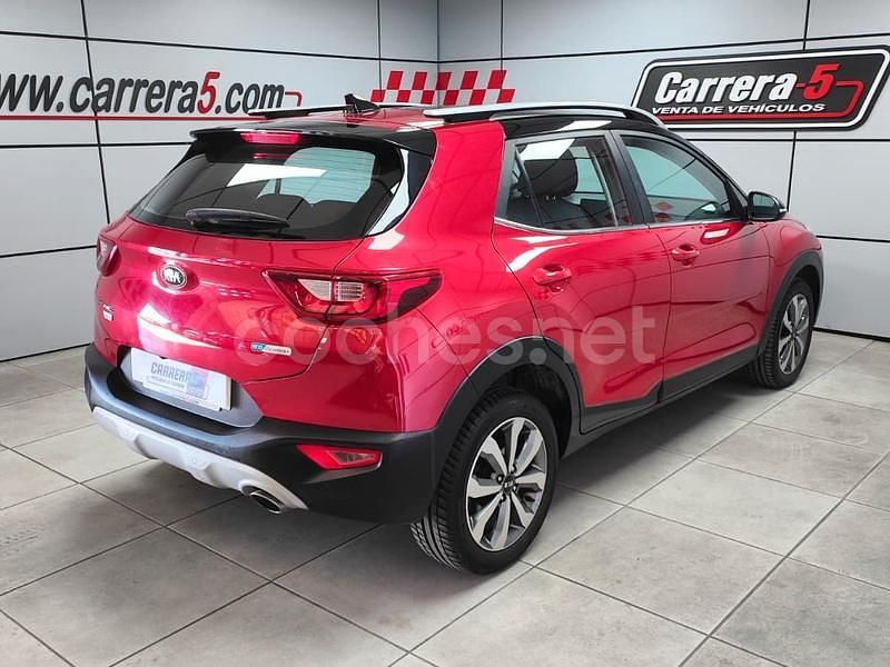 Käytetty Kia Stonic 100 HP (73 kW) 2021 Punainen Katumaasturi