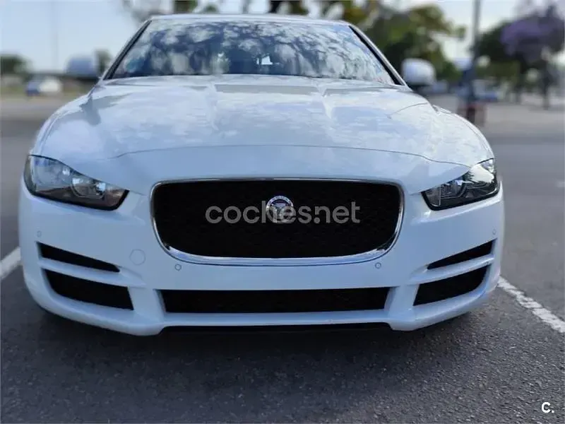 Usado Jaguar XE Pure 180 CV (132 kW) 2018 Blanco Berlina