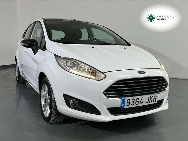 Usado Ford Fiesta Titanium 82 CV (60 kW) 2015 Blanco Berlina