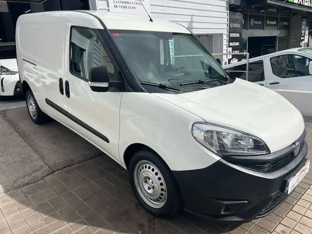 Usado Fiat Doblò 95 CV (69 kW) 2017 Blanco Monovolumen