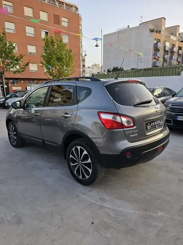 Usado Nissan Qashqai 360º 131 HP (96 kW) 2014 Cinzento SUV
