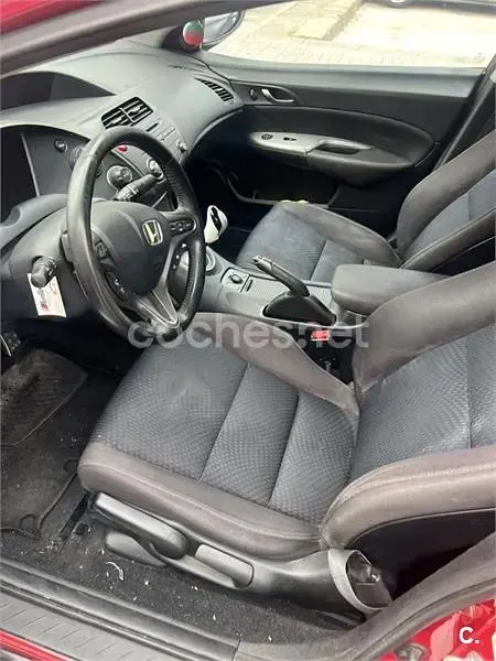 Usado Honda Civic Luxury 140 CV (102 kW) 2011 Rojo Berlina