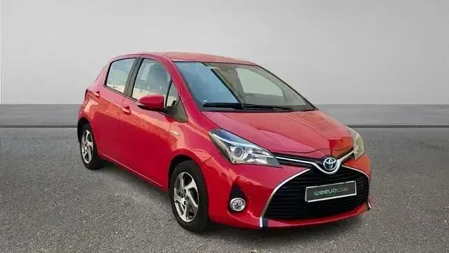 Usado Toyota Yaris Advance 100 CV (73 kW) 2016 Rojo