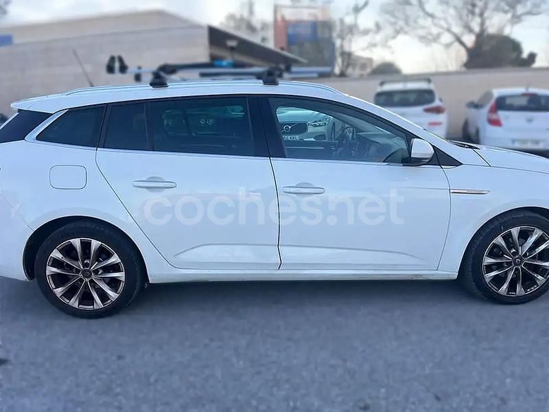 Usado Renault Mégane GrandTour Zen 130 CV (95 kW) 2016 Blanco Familiar