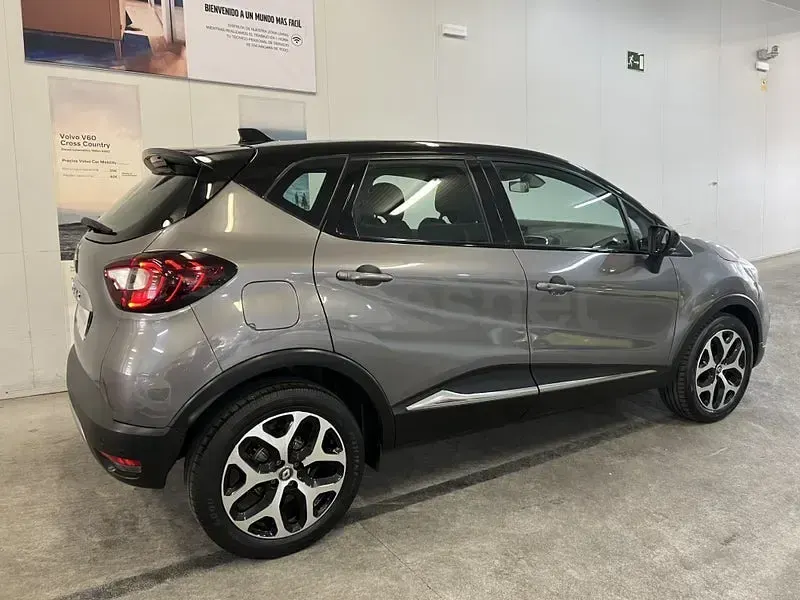 Usado Renault Captur Zen 110 CV (80 kW) 2018 Gris / plata SUV