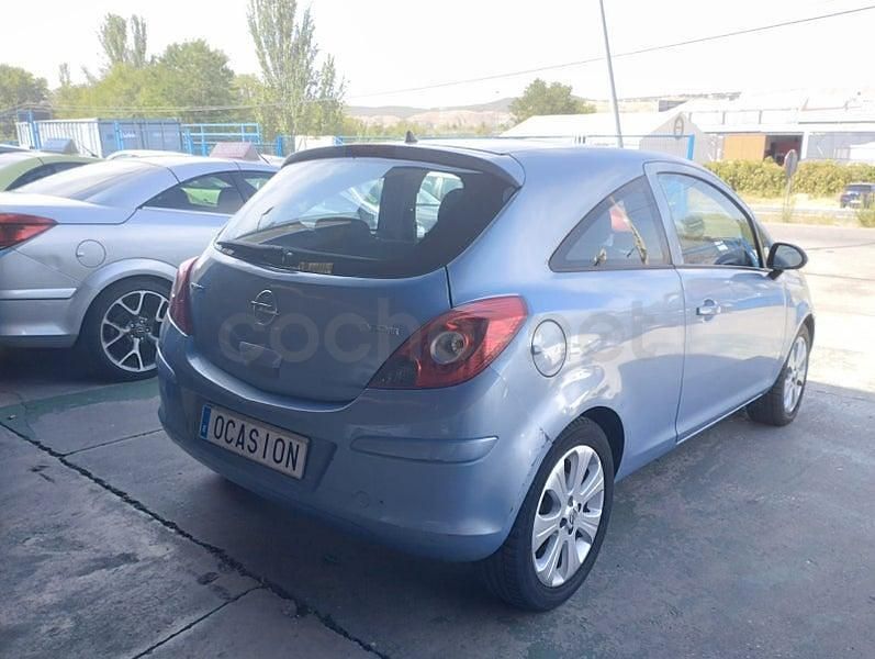 Usado Opel Corsa Essentia 75 CV (55 kW) 2008 Gris / plata Utilitario