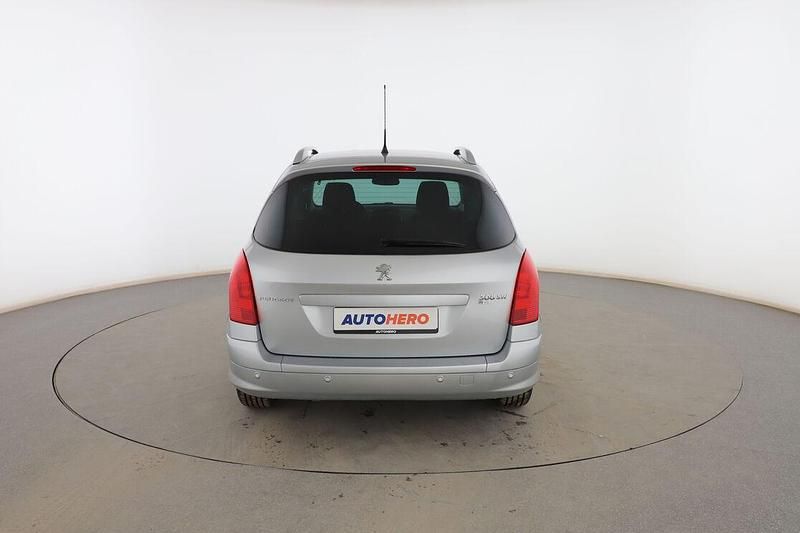 Usado Peugeot 308 Active 114 CV (83 kW) 2014 Plata Familiar