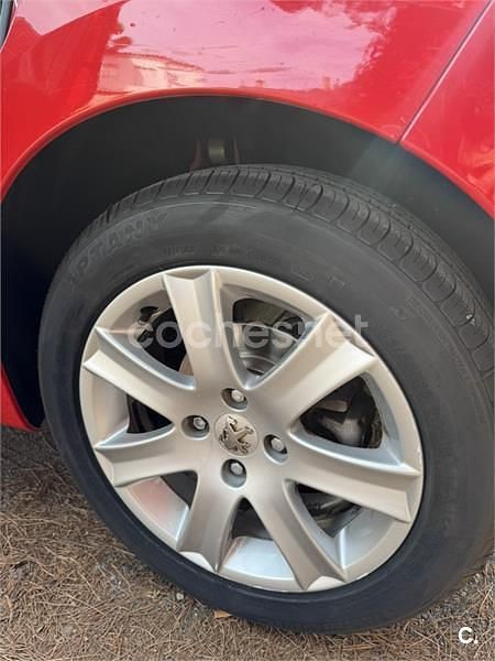 Usado Peugeot 207 90 CV (66 kW) 2007 Rojo Berlina