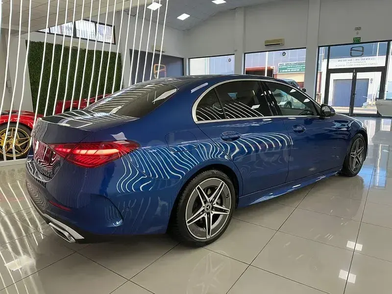Käytetty Mercedes C220 200 HP (147 kW) 2023 Sininen Sedan
