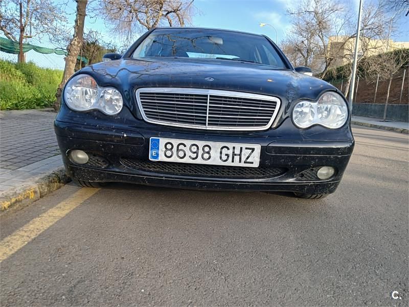 Käytetty Mercedes C200 Classic 116 HP (85 kW) 2004 Musta Sedan