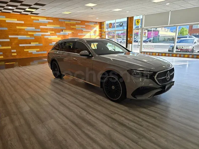 Używany Mercedes E300 313 KM (230 kW) 2024 Szary Kombi