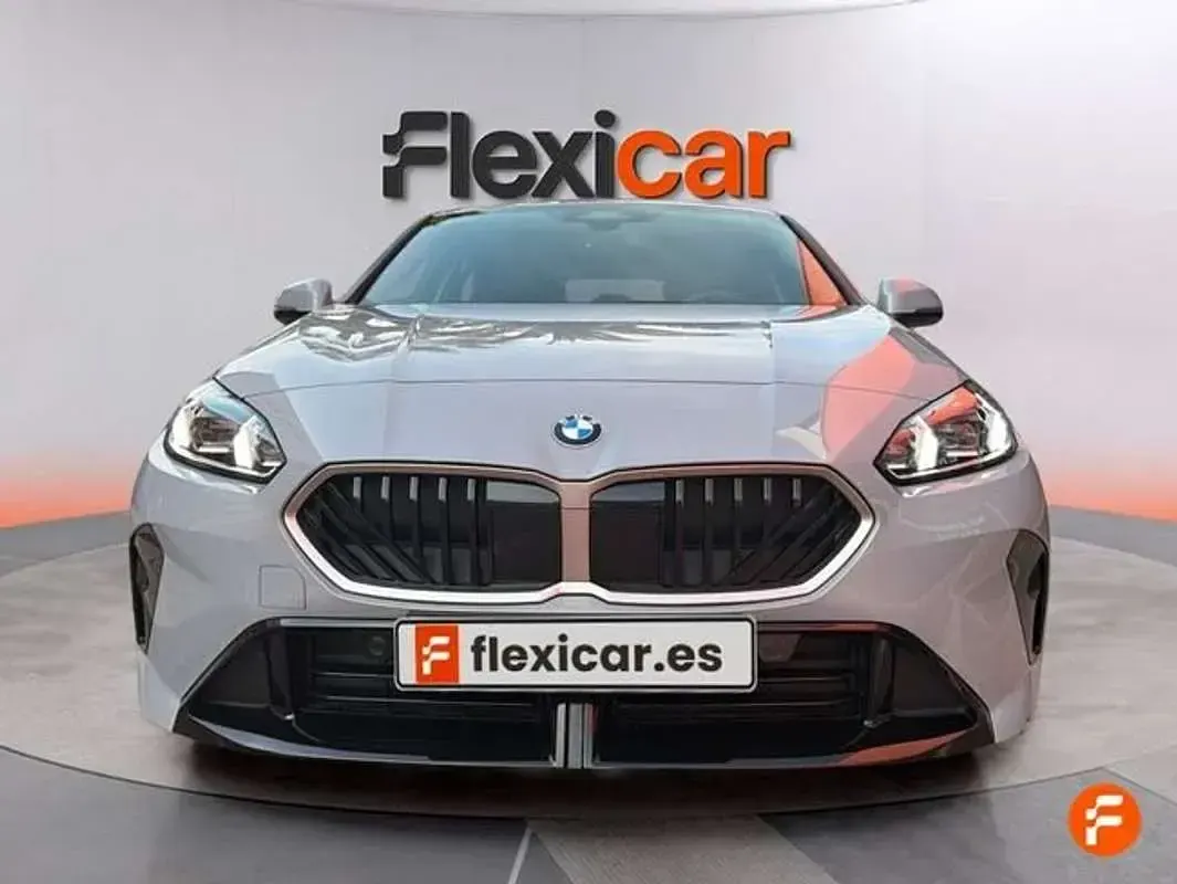 Usado BMW 116 122 CV (89 kW) 2025 Gris Utilitario