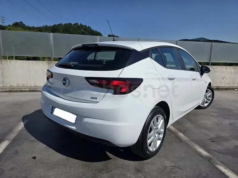 Usado Opel Astra Business 110 CV (80 kW) 2017 Blanco Berlina