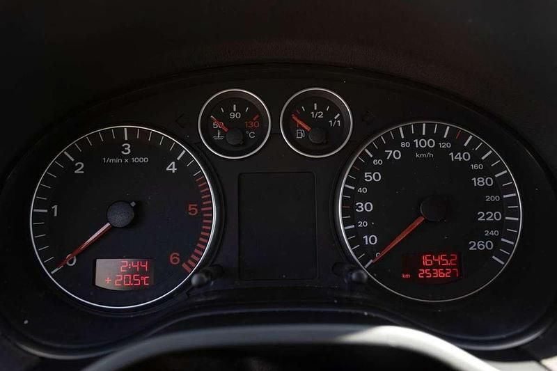 Usado Audi A3 141 CV (103 kW) 2005 Amarillo Berlina