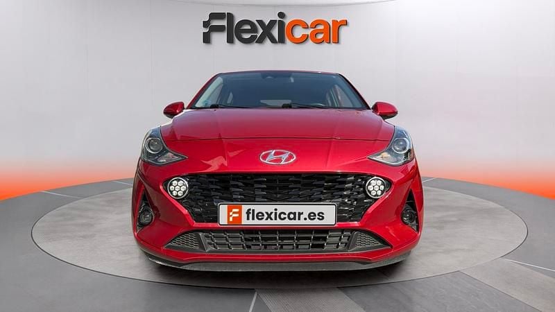 Usado Hyundai i10 67 CV (49 kW) 2022 Rojo Utilitario