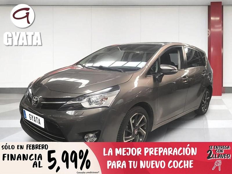 Usado Toyota Verso Advance 132 CV (97 kW) 2017 Gris Monovolumen