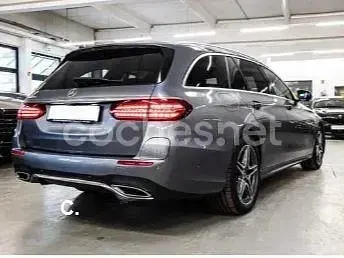 Usado Mercedes E300 320 CV (235 kW) 2021 Gris / plata Familiar