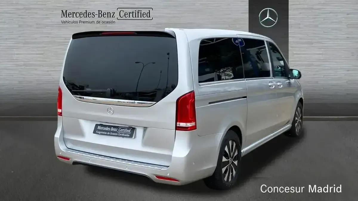 Usado Mercedes EQV300 150 kW (204 CV) 2024 Gris Monovolumen