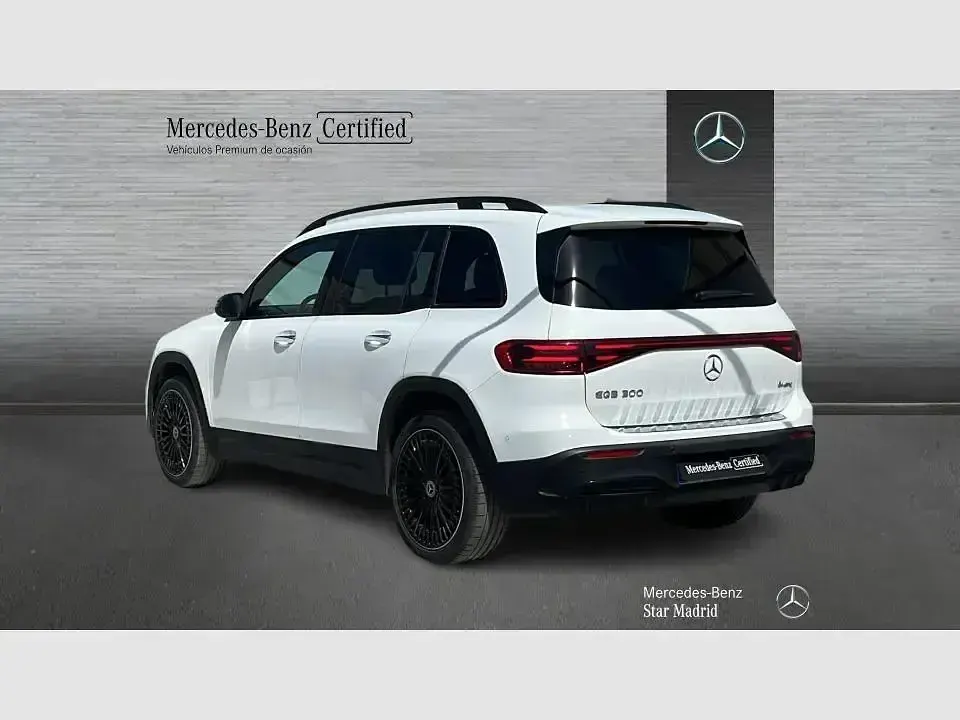 Używany Mercedes EQB300 167 kW (228 KM) 2025 Biały SUV