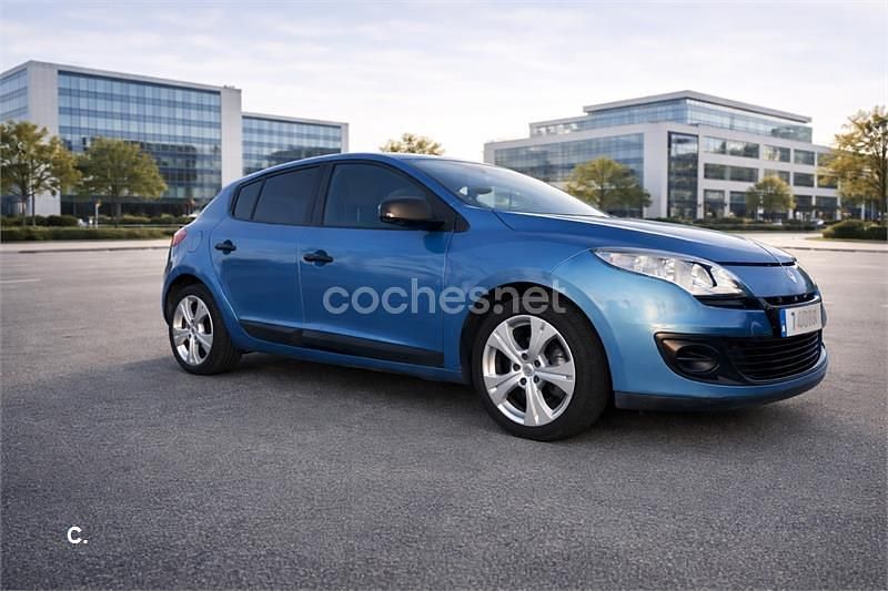 Azul Usado 2013 Renault Mégane Authentique Berlina | 4999 € (Buen precio) - Imagen 1/4