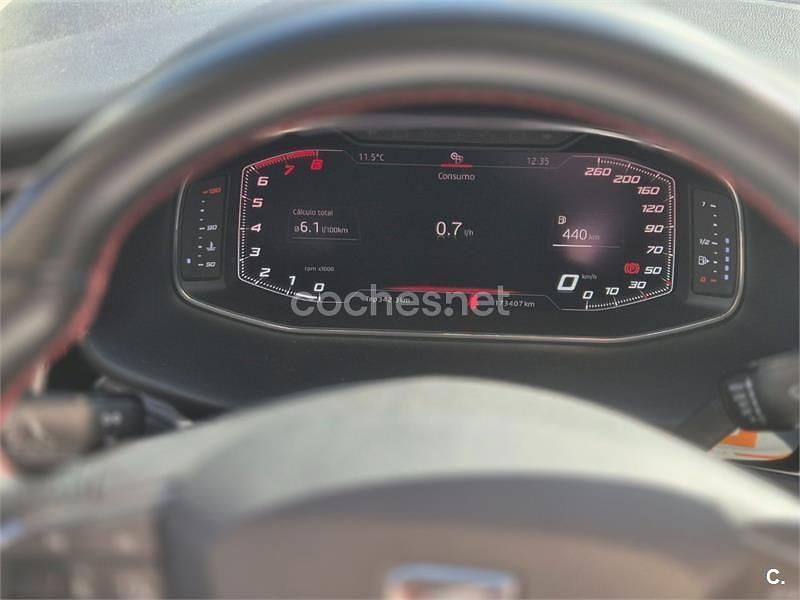 Usado Seat Leon FR 130 CV (95 kW) 2019 Rojo Familiar