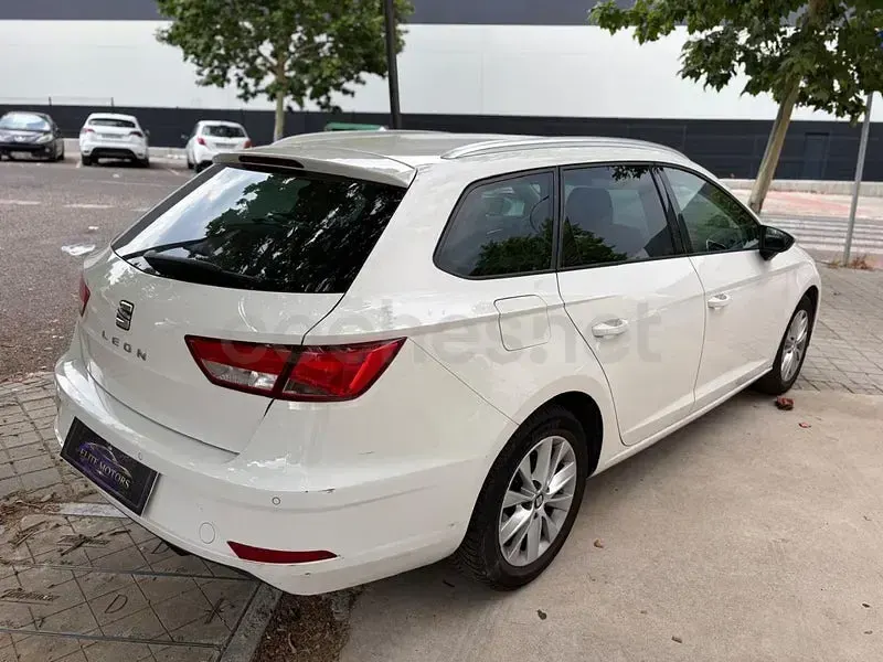 Usado Seat Leon Style 115 CV (84 kW) 2019 Blanco Familiar