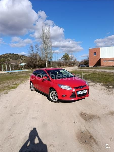 Usado Ford Focus Trend 105 CV (77 kW) 2011 Rojo Berlina