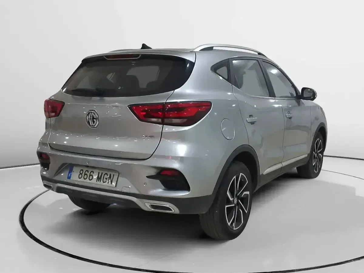 Usado MG ZS Luxury 111 HP (81 kW) 2023 Cinzento SUV