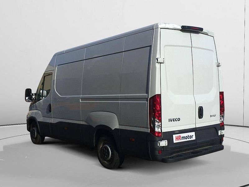 Usado Iveco Daily 137 CV (100 kW) 2022 Blanco Van
