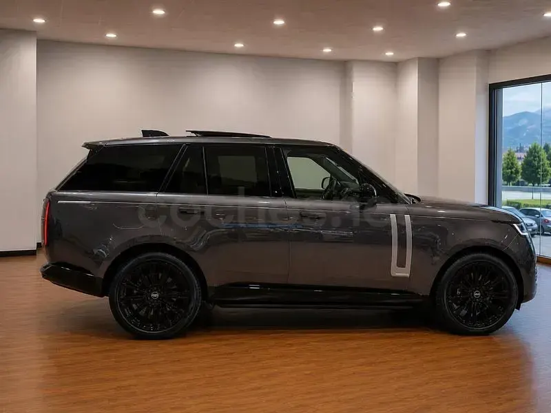 Usado Land Rover Range Rover Autobiography 350 CV (257 kW) 2023 Gris / plata SUV
