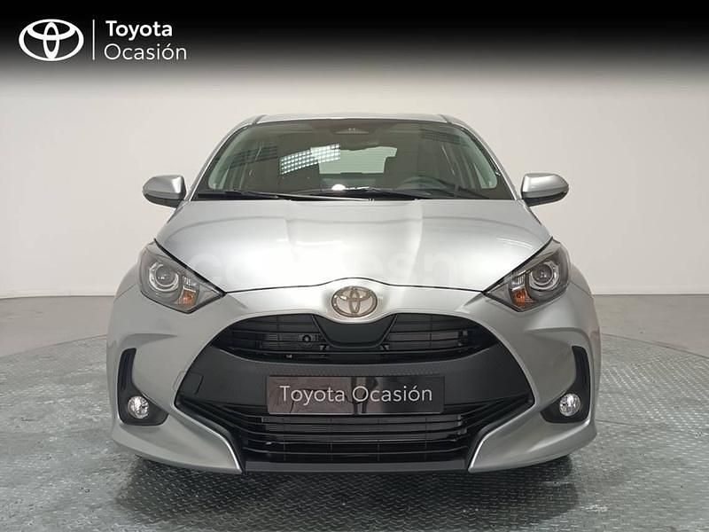 Usado Toyota Yaris Hybrid Active 116 CV (85 kW) 2024 Gris / plata Berlina