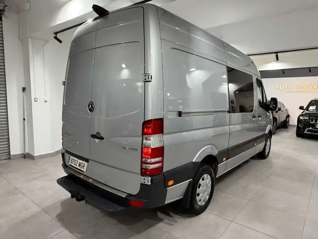 Usado Mercedes Sprinter 190 CV (139 kW) 2018 Plateado Van