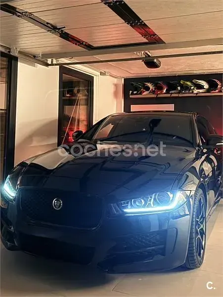 Usado Jaguar XE R-Sport 180 CV (132 kW) 2016 Negro Berlina