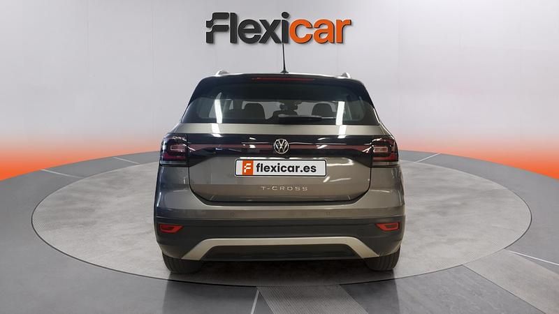 Usado VW T-Cross Advance 95 CV (69 kW) 2021 Gris SUV