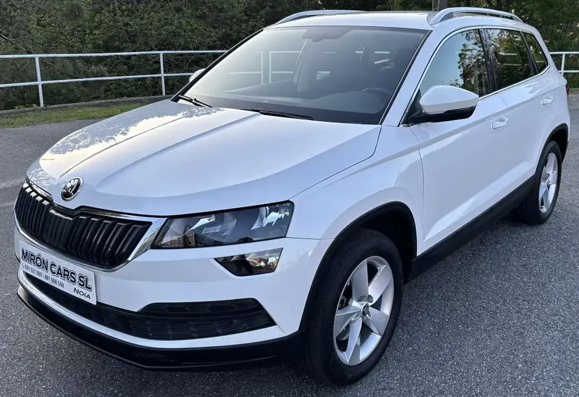 Usado Skoda Karoq Ambition 150 CV (110 kW) 2021 Blanco SUV