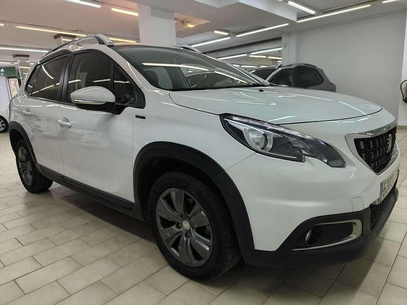 Usado Peugeot 2008 Signature Sky 110 CV (80 kW) 2019 SUV