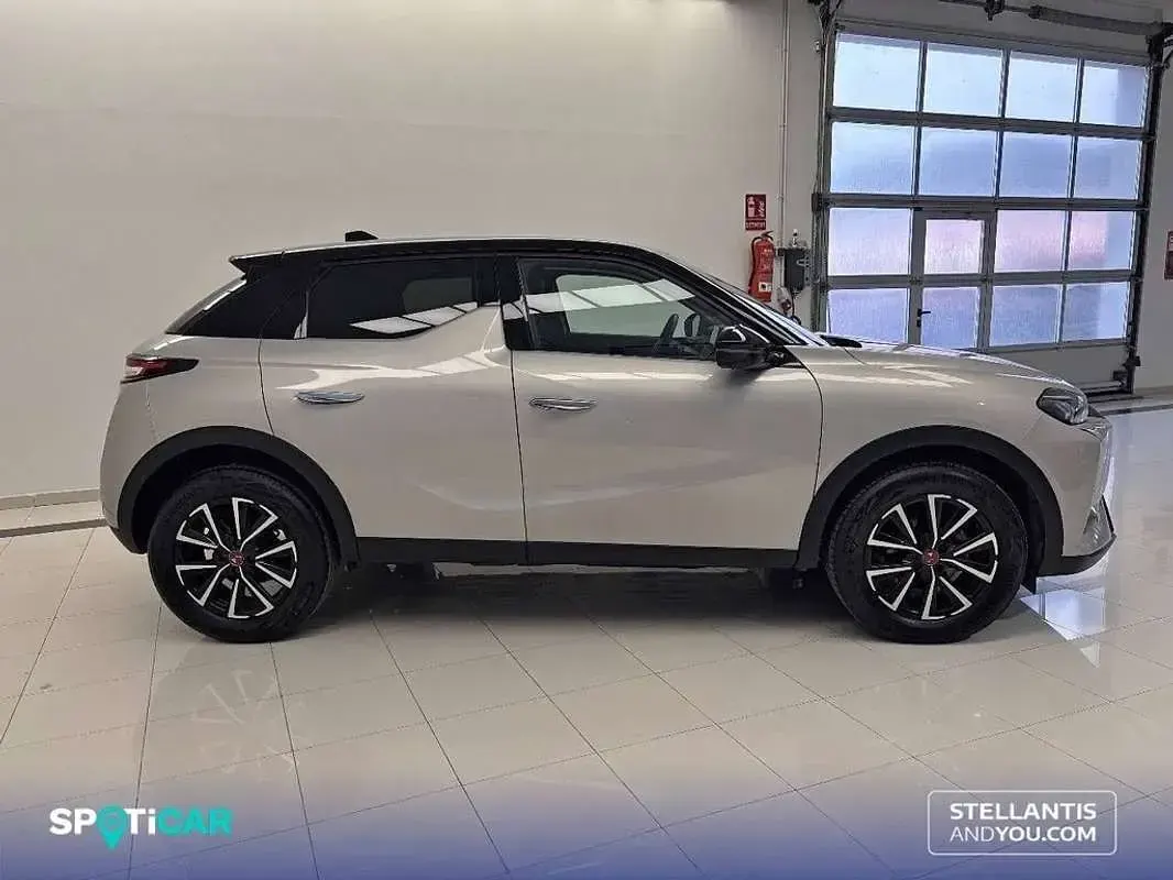 Usado DS Automobiles DS3 Crossback Performance 131 CV (96 kW) 2024 Gris SUV