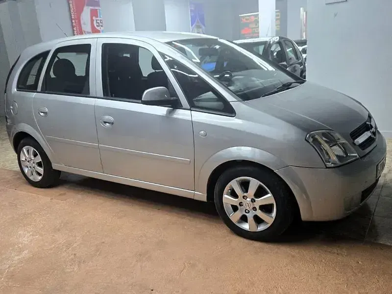 Usado Opel Meriva Enjoy 100 CV (73 kW) 2006 Gris / plata Monovolumen
