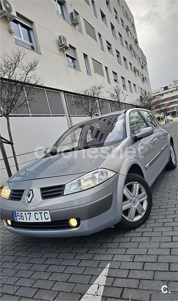 Gris / plata Usado 2004 Renault Mégane II Dynamique Berlina | 2995 € (Precio justo) - Imagen 1/4