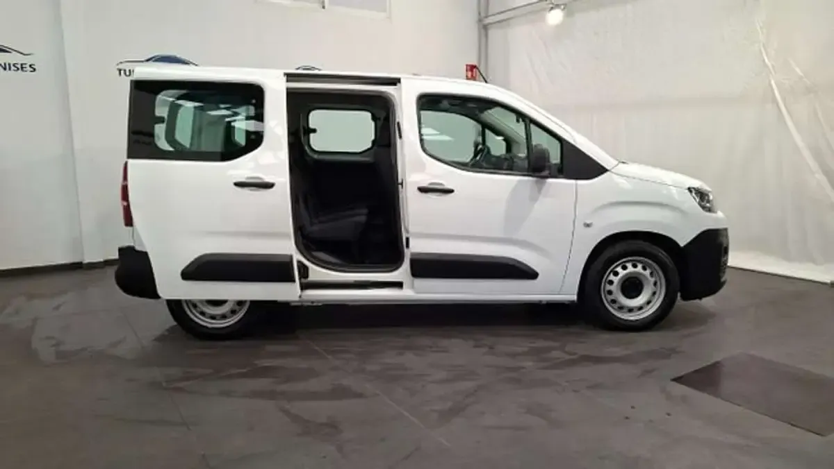 Usado Citroën Berlingo Live 102 CV (75 kW) 2021 Blanco Monovolumen